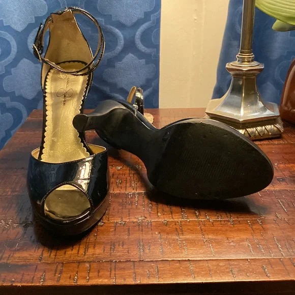 JESSICA SIMPSON HEELS - Picture 4 of 5